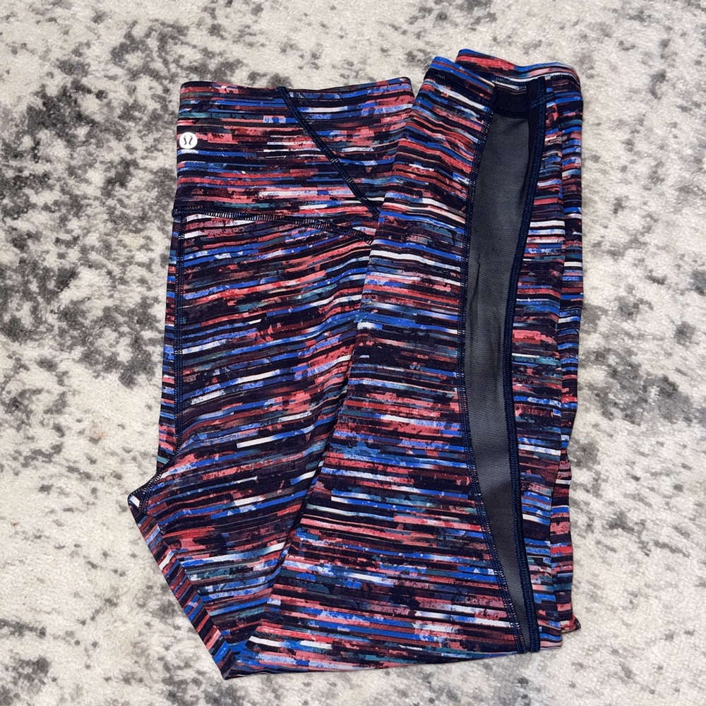 🍋 Lululemon Train Times 7/8 Pant 25" Hinshu Alpine White
Multi Leggings Size 10